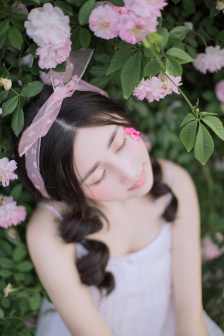 按摩房的女大学生